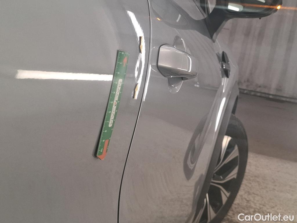  Renault  Captur RENAULT  / 2019 / 5P / SUV techno mild hybrid 140 #6