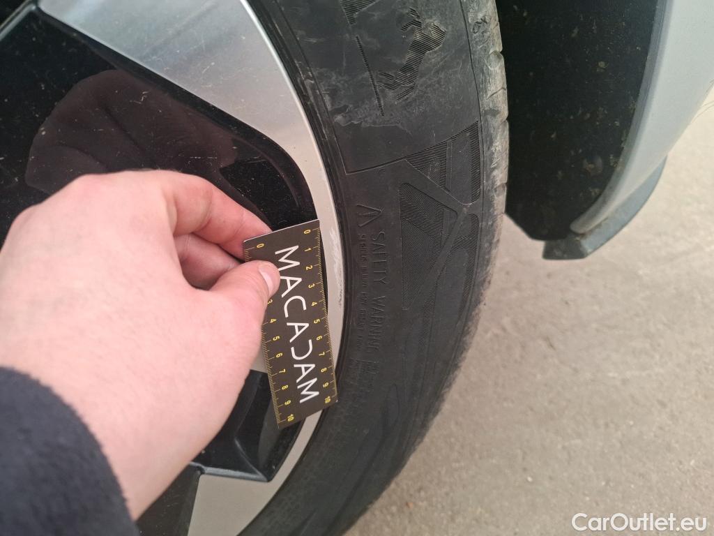  Volkswagen  ID.3  150 kW Pro Performance Life Plus 58kWh BVA #28