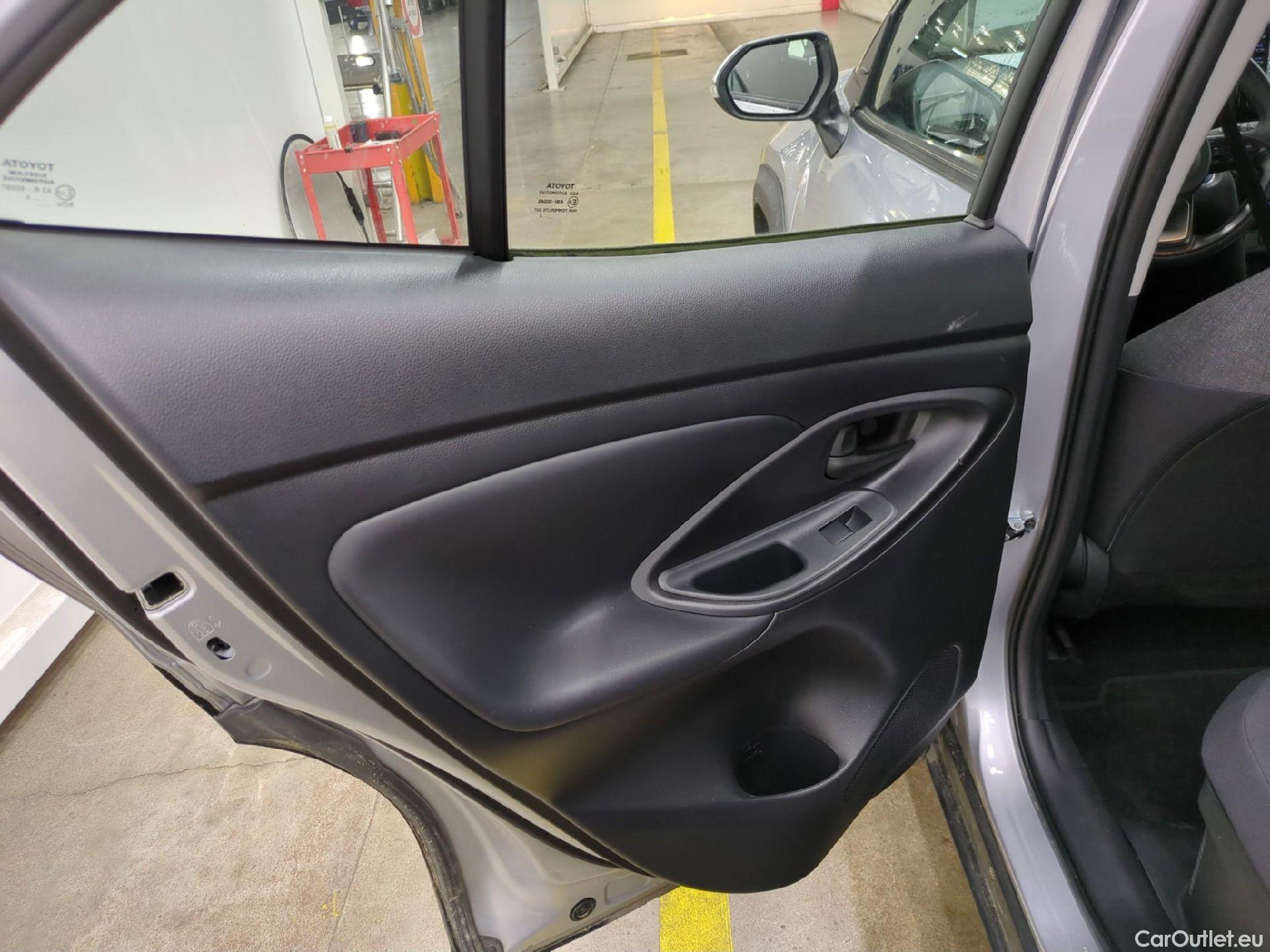  Toyota  Yaris Cross TOYOTA  Hybride / 2021 / 5P / SUV 1.5 HYBRID 116H DYNAMIC BUSINESS BEY AWD #1