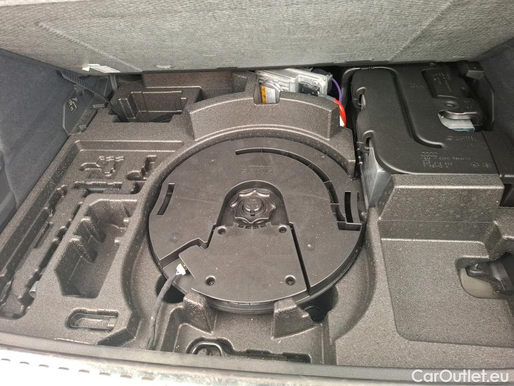  Audi  Q3 AUDI  / 2018 / 5P / SUV 35 TFSI 150 MHEV S TRONIC DESIGN LUXE #15