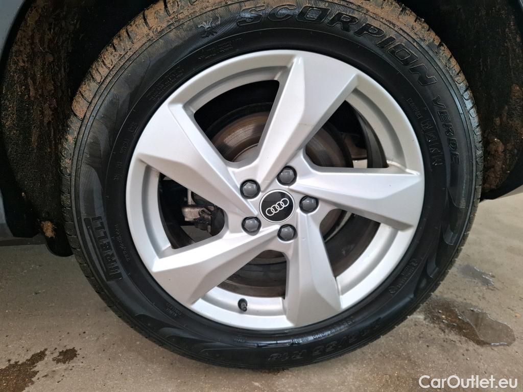  Audi  Q3 AUDI  / 2018 / 5P / SUV 35 TFSI 150 MHEV S TRONIC DESIGN LUXE #17