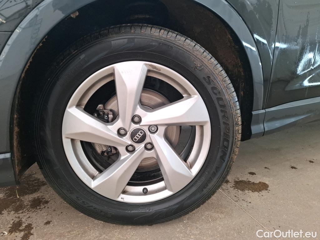  Audi  Q3 AUDI  / 2018 / 5P / SUV 35 TFSI 150 MHEV S TRONIC DESIGN LUXE #19