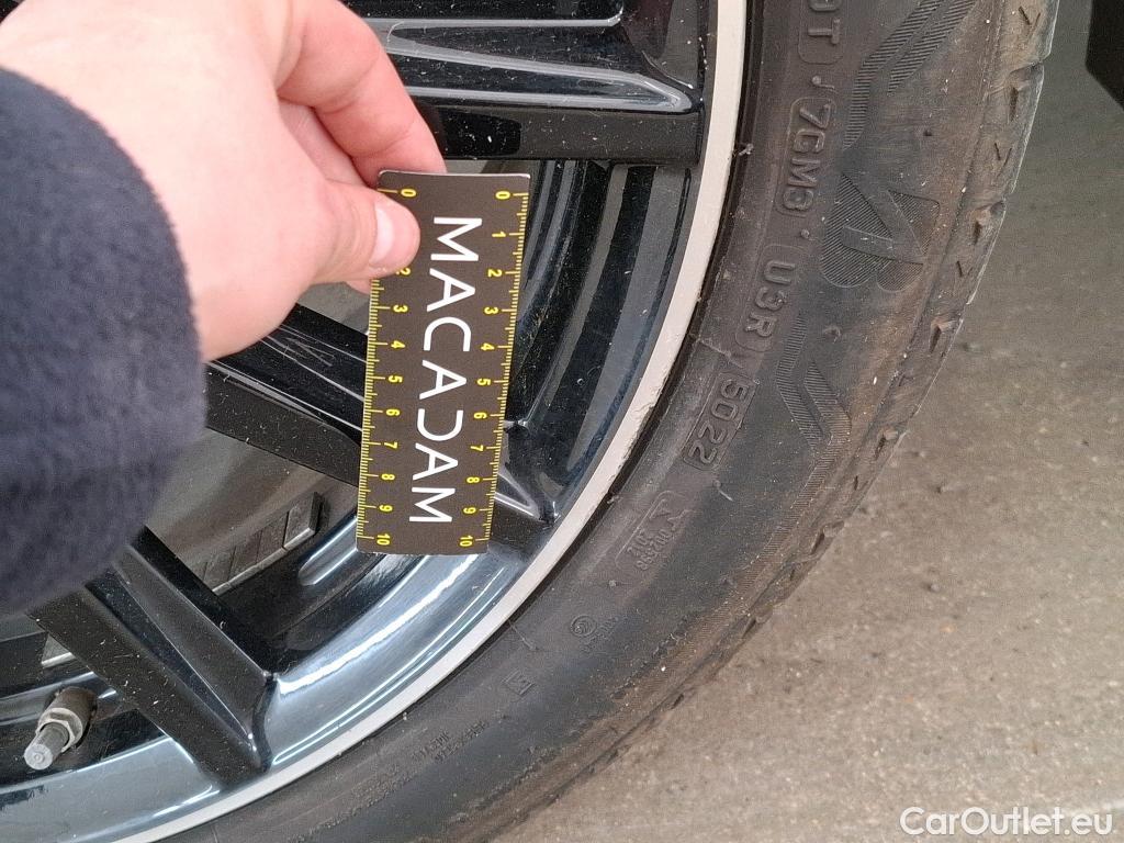  Mercedes  GLA MERCEDES-BENZ  / 2020 / 5P / SUV 1.3  250 e AMG LINE DCT #13