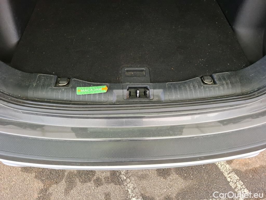  Ford  Kuga FORD  / 2019 / 5P / SUV 2.5 190 hybrid Flexifuel Pshift Titanium #125