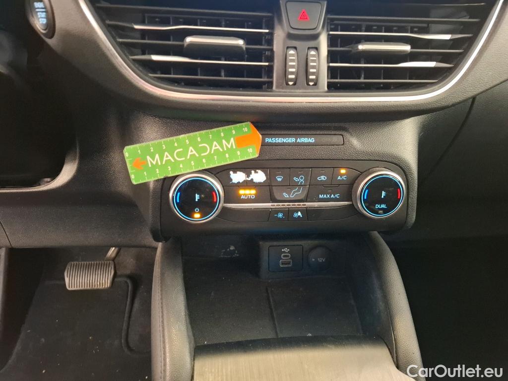  Ford  Kuga FORD  / 2019 / 5P / SUV 2.5 190 hybrid Flexifuel Pshift Titanium #79