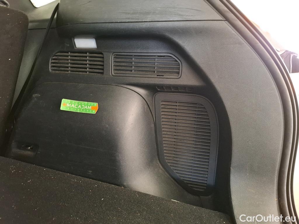  Ford  Kuga FORD  / 2019 / 5P / SUV 2.5 190 hybrid Flexifuel Pshift Titanium #122