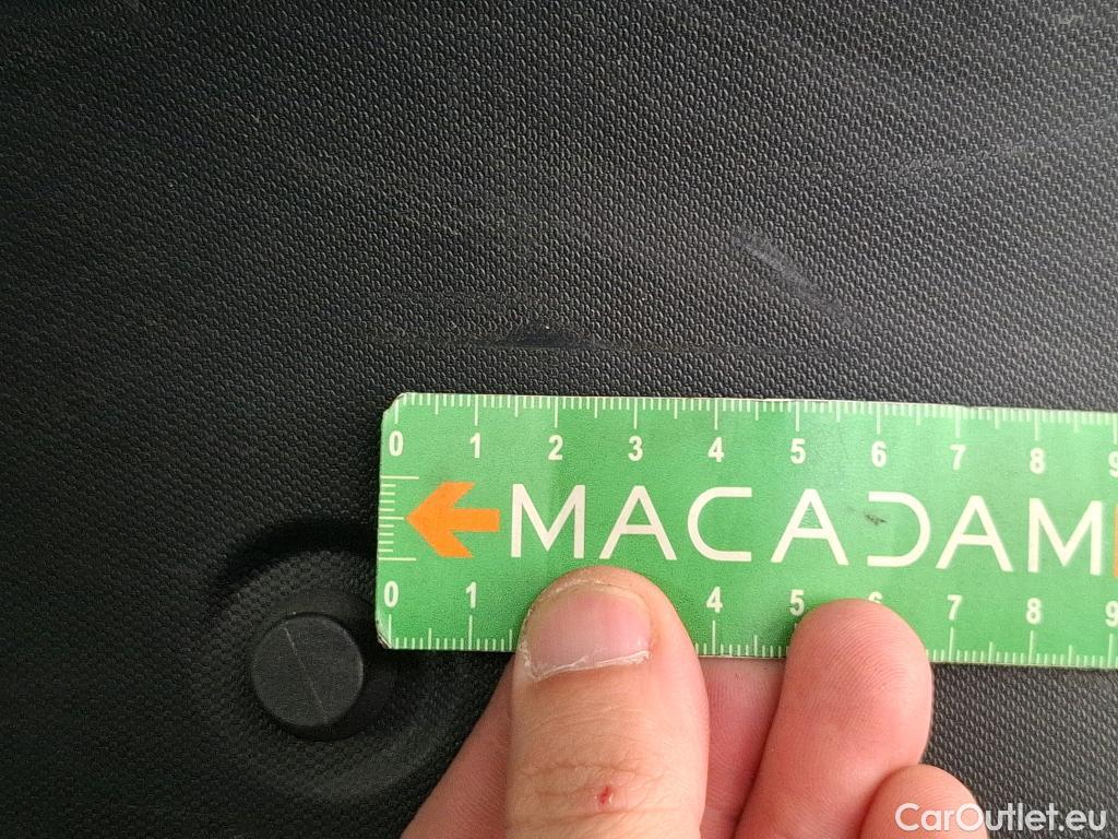  Ford  Kuga FORD  / 2019 / 5P / SUV 2.5 190 hybrid Flexifuel Pshift Titanium #95