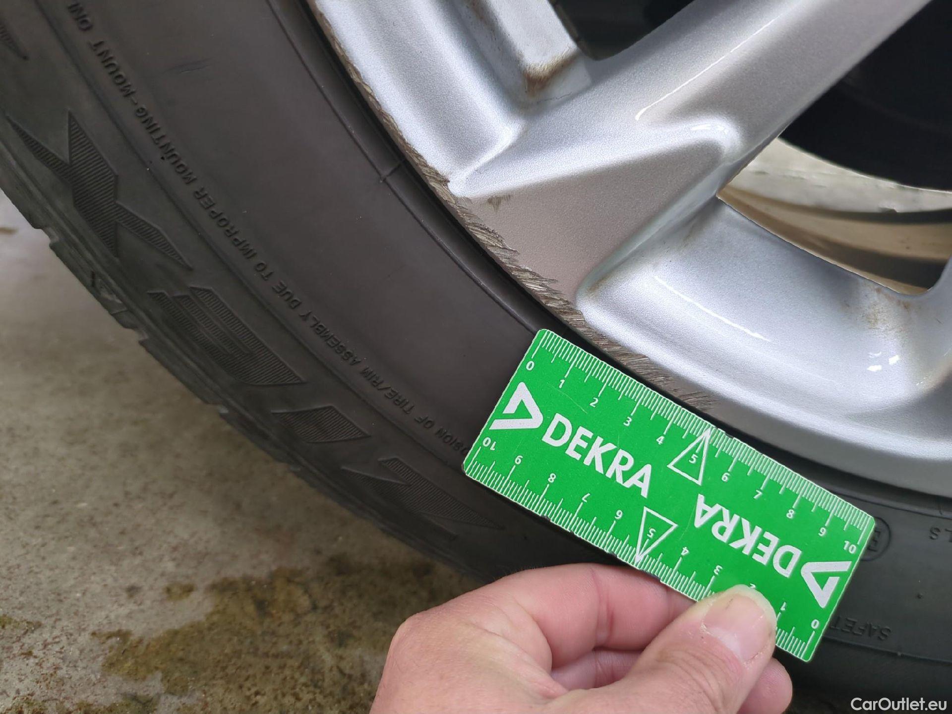  Toyota  Yaris Cross TOYOTA  Hybride / 2021 / 5P / SUV 1.5 HYBRID 116H DYNAMIC BUSINESS BEYOND #1