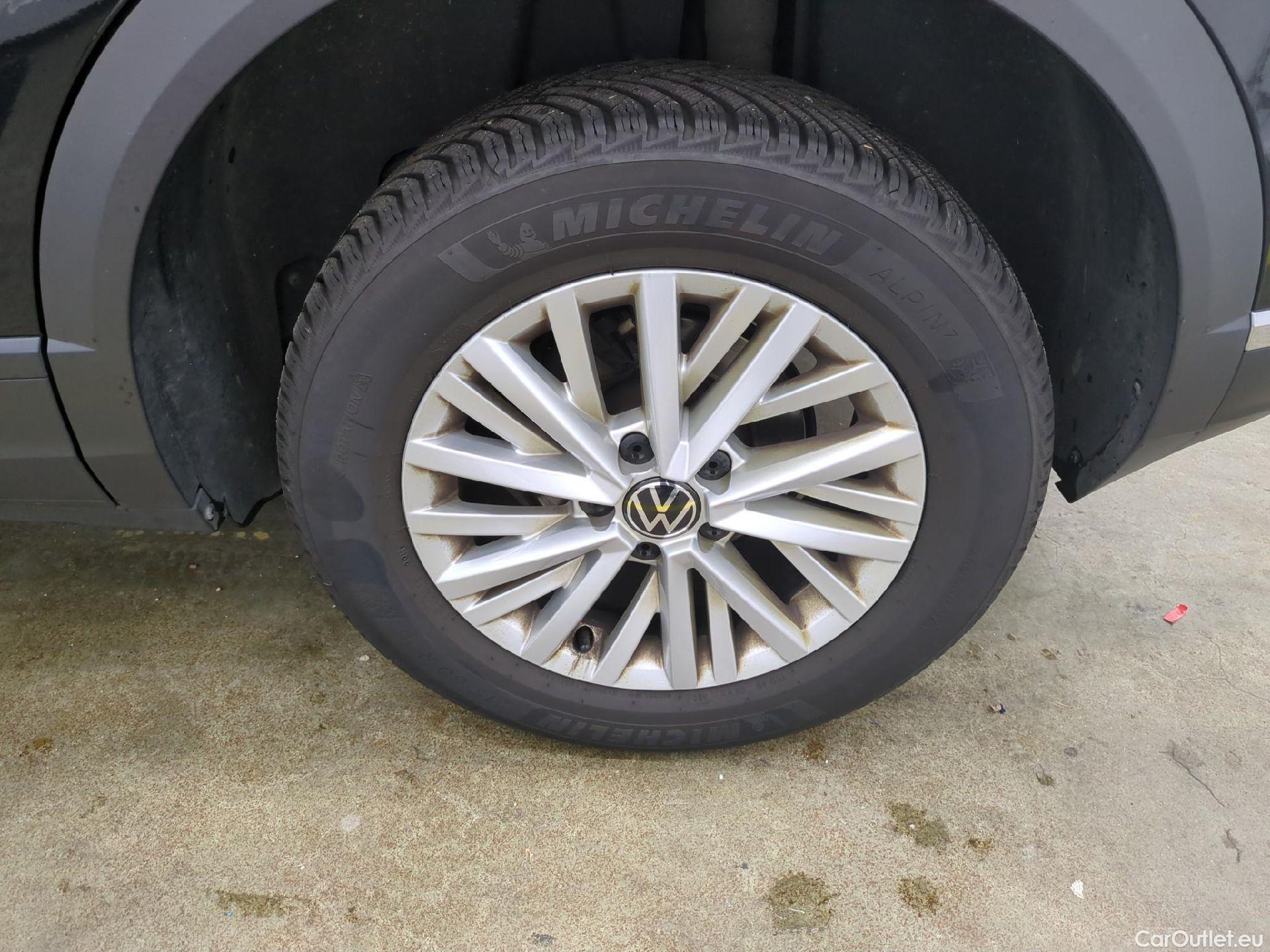  Volkswagen  T-ROC VOLKSWAGEN  / 2017 / 5P / SUV 2.0 TDI 150 LOUNGE BUSINESS DSG7 #8