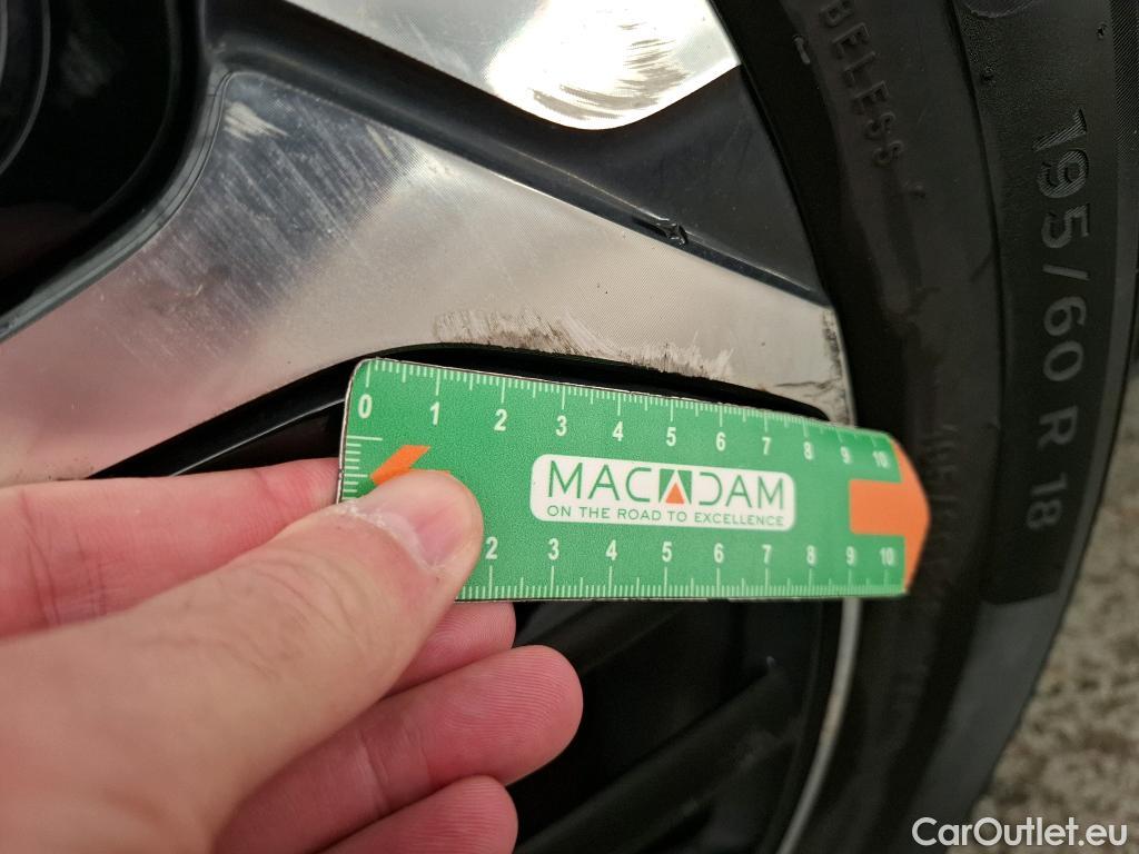  Citroen  C4  Berline Shine 1.5 BlueHDI 130CV BVA8 E6d #32