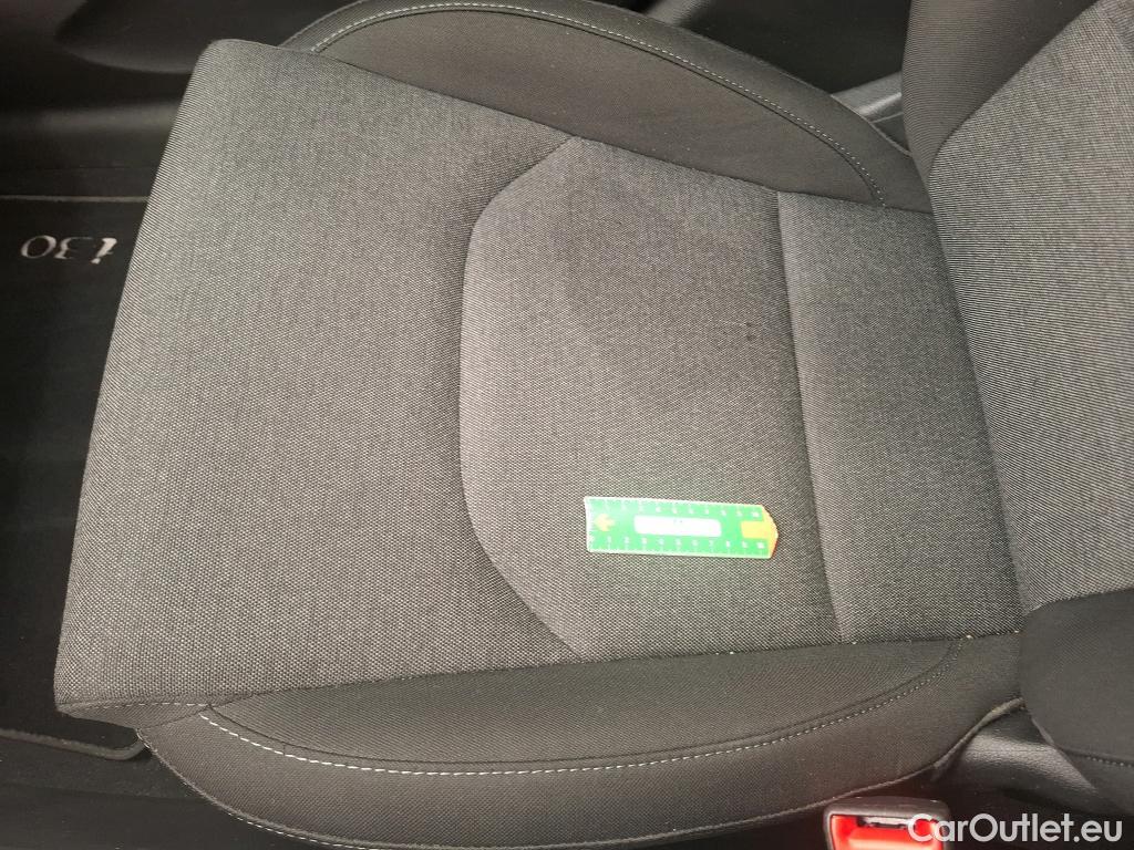  Hyundai  i30  Business 1.6 CRDi 115CV BVA7 E6d #48