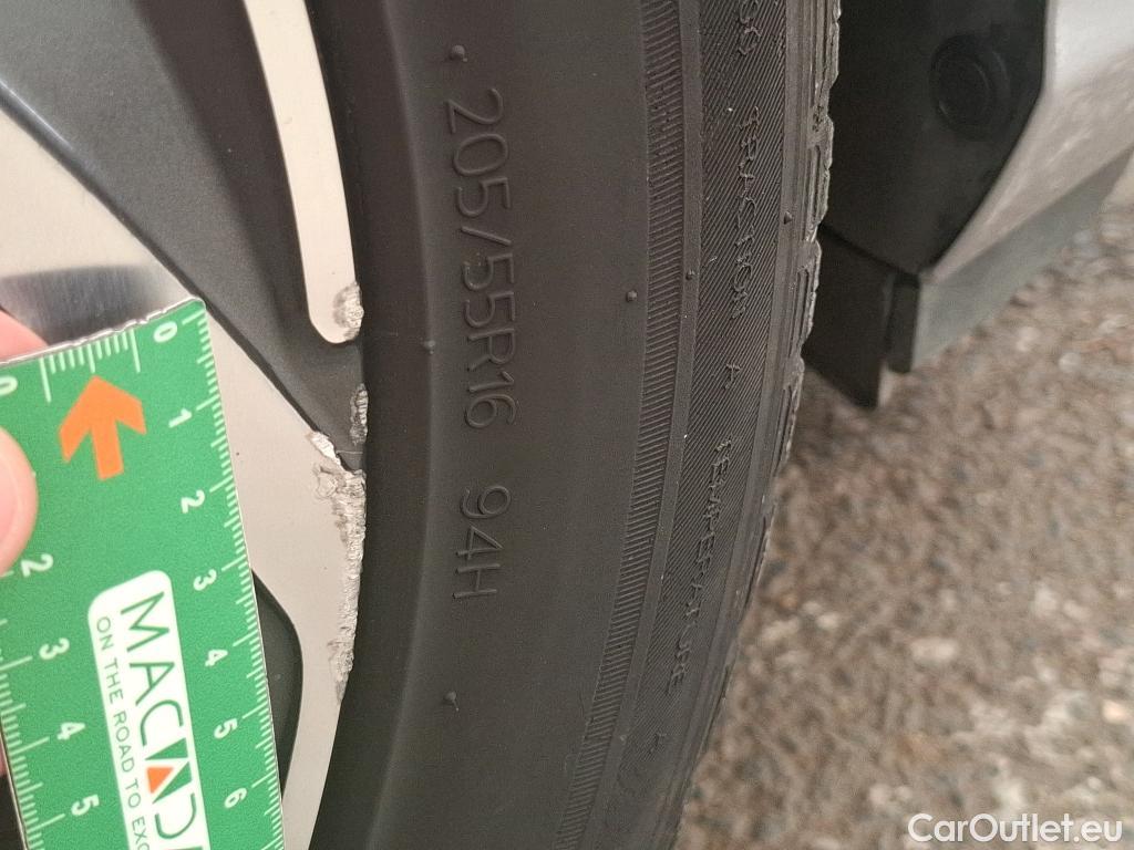  Hyundai  i30  Business 1.6 CRDi 115CV BVA7 E6d #5