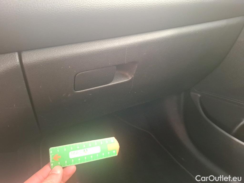  Hyundai  i30  Business 1.6 CRDi 115CV BVA7 E6d #40