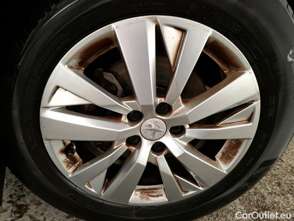  Peugeot  3008  Active Pack 1.2 PureTech 130CV BVA8 E6d #5