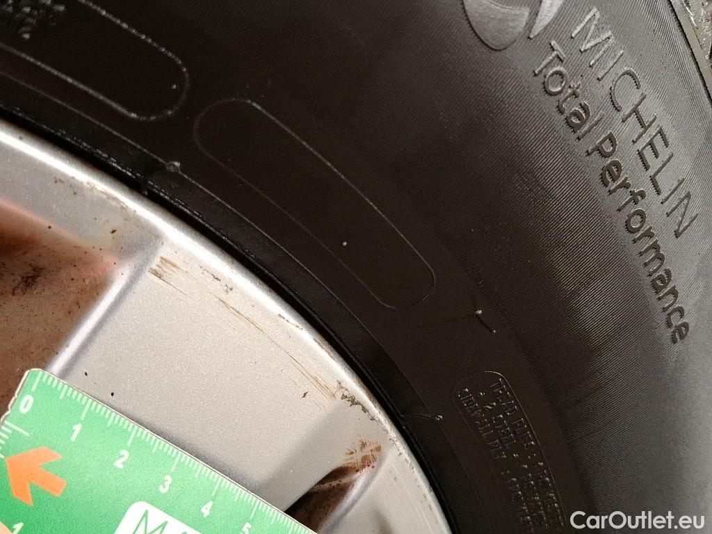  Peugeot  3008  Active Pack 1.2 PureTech 130CV BVA8 E6d #7