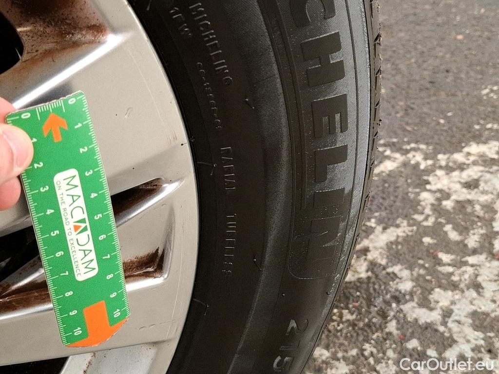  Peugeot  3008  Active Pack 1.2 PureTech 130CV BVA8 E6d #24