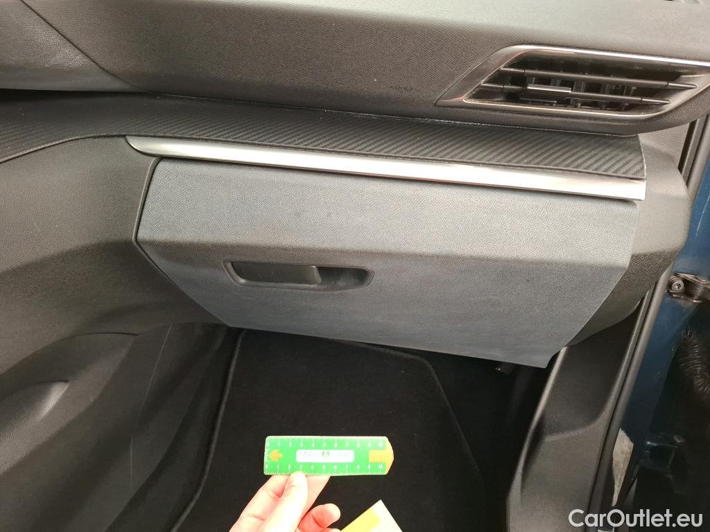  Peugeot  3008  Active Pack 1.2 PureTech 130CV BVA8 E6d #34