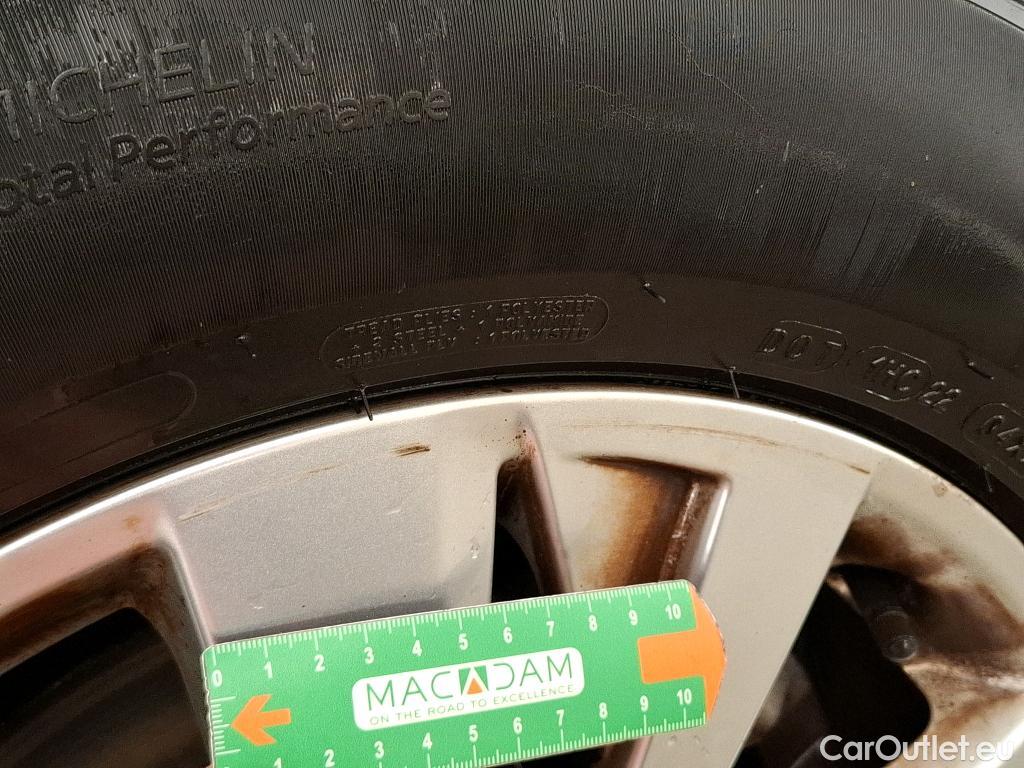  Peugeot  3008  Active Pack 1.2 PureTech 130CV BVA8 E6d #23