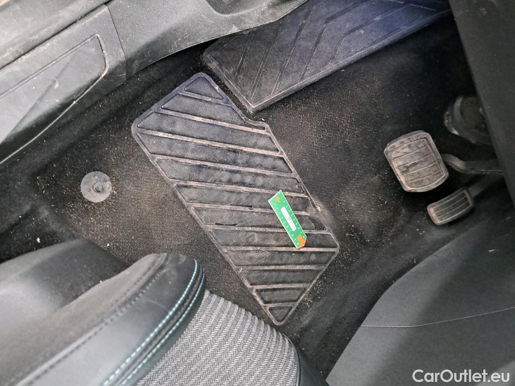  Peugeot  5008  Allure Pack 1.5 HDi 130CV BVA8 7 Sieges E6d #3