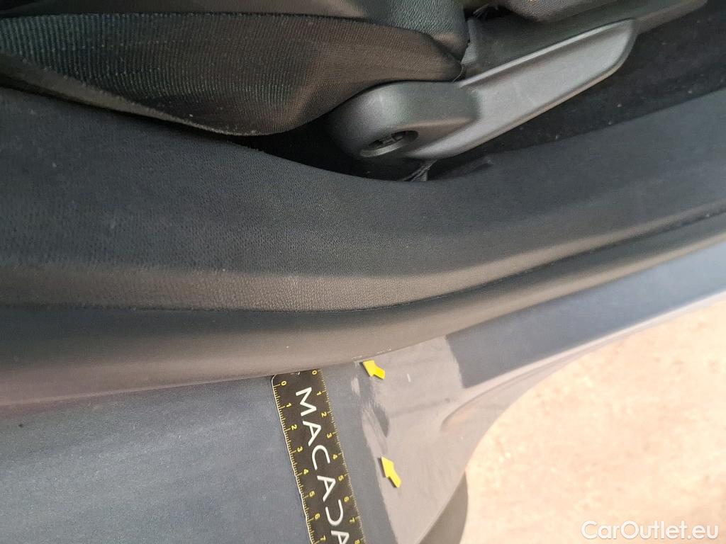  Peugeot  5008  Active Pack 1.5 HDi 130CV BVA8 7 Sieges E6d #8