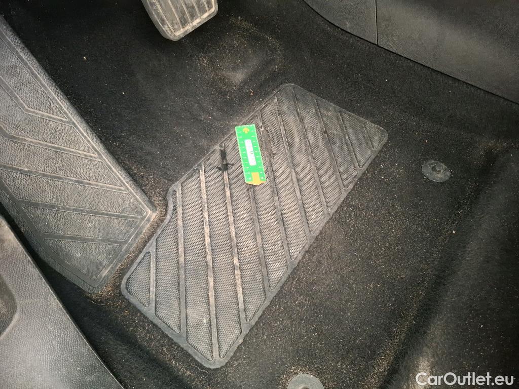  Peugeot  5008  Allure Pack 1.5 HDi 130CV BVA8 7 Sieges E6d #36