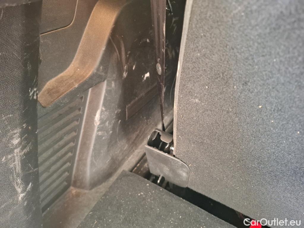  Peugeot  5008  Allure Pack 1.5 HDi 130CV BVA8 7 Sieges E6d #45