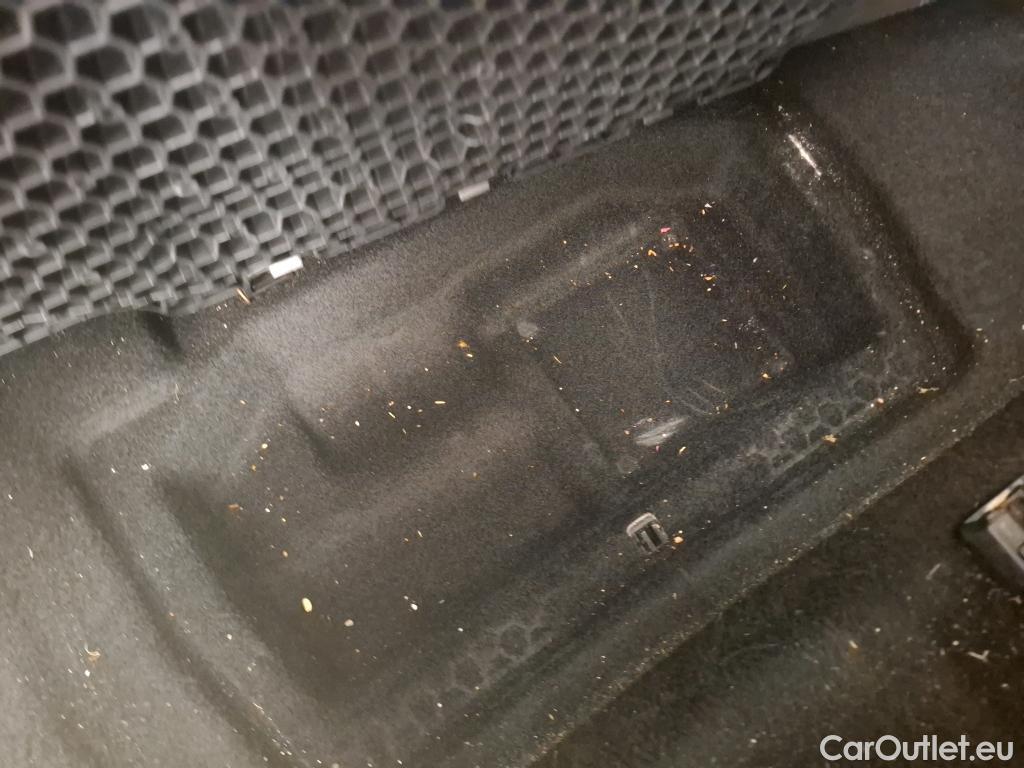  Peugeot  5008  Allure Pack 1.5 HDi 130CV BVA8 7 Sieges E6d #40