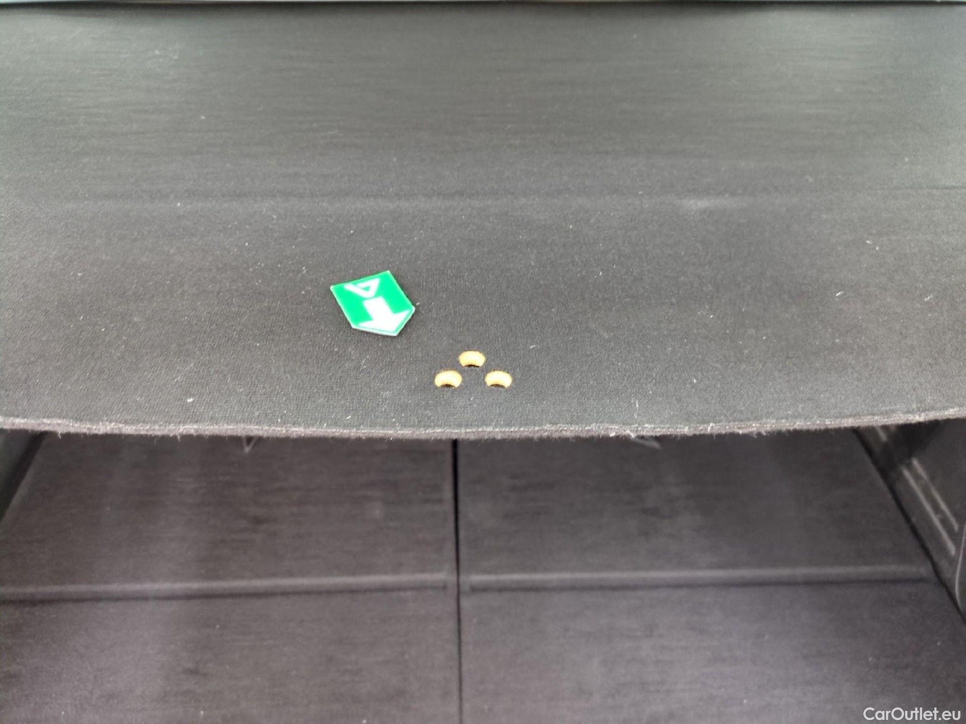  Peugeot  5008  Active Pack 1.5 HDi 130CV BVA8 7 Sieges E6d #9