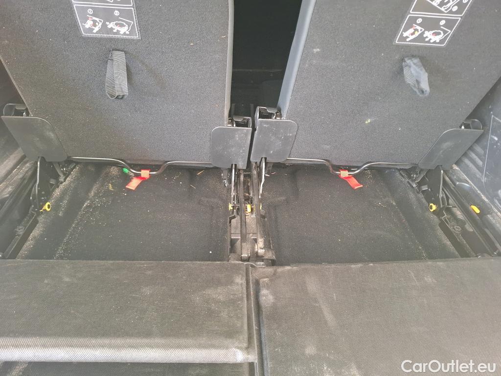  Peugeot  5008  Allure Pack 1.5 HDi 130CV BVA8 7 Sieges E6d #42