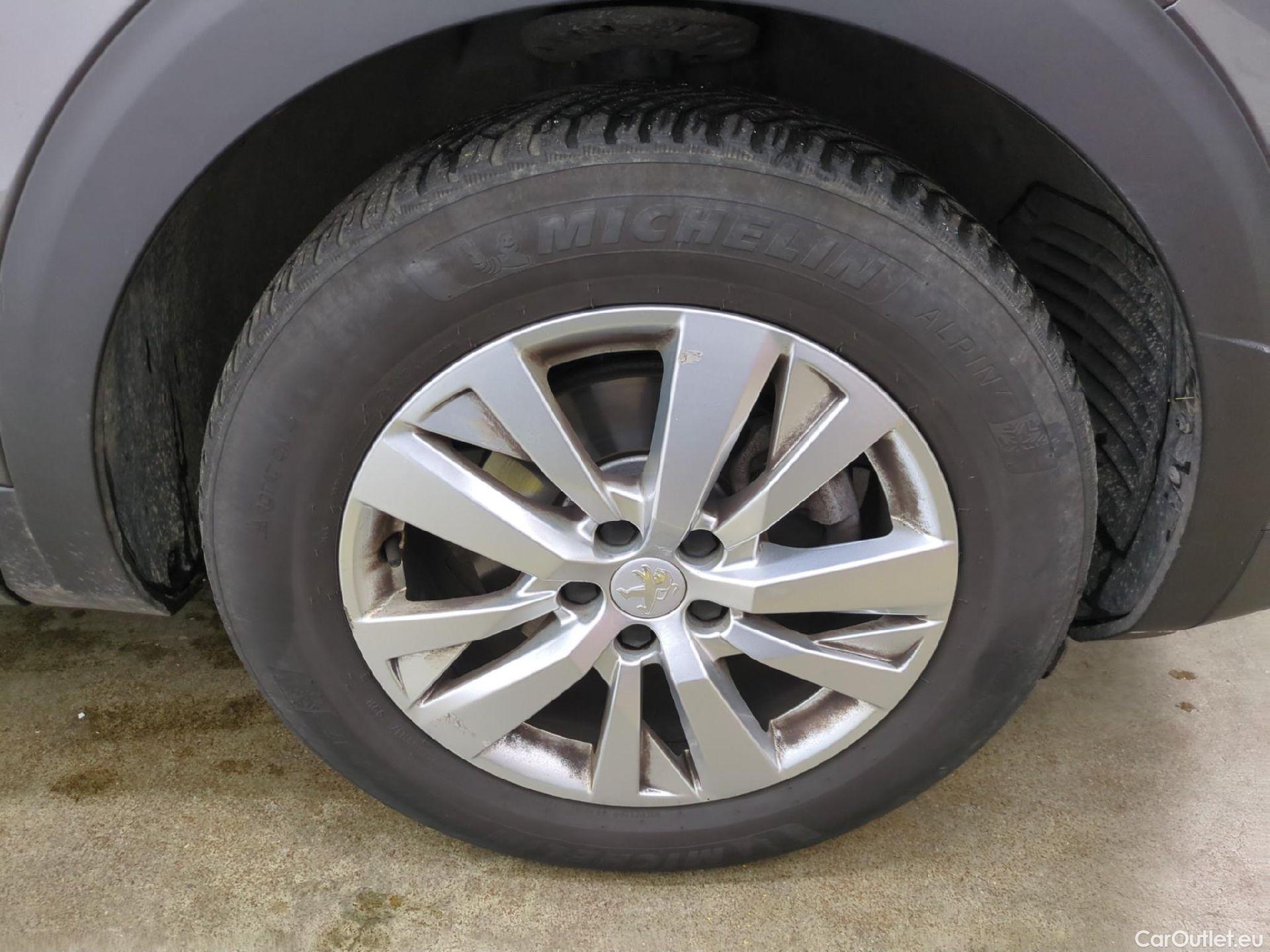  Peugeot  5008  Active Pack 1.5 HDi 130CV BVA8 7 Sieges E6d #15