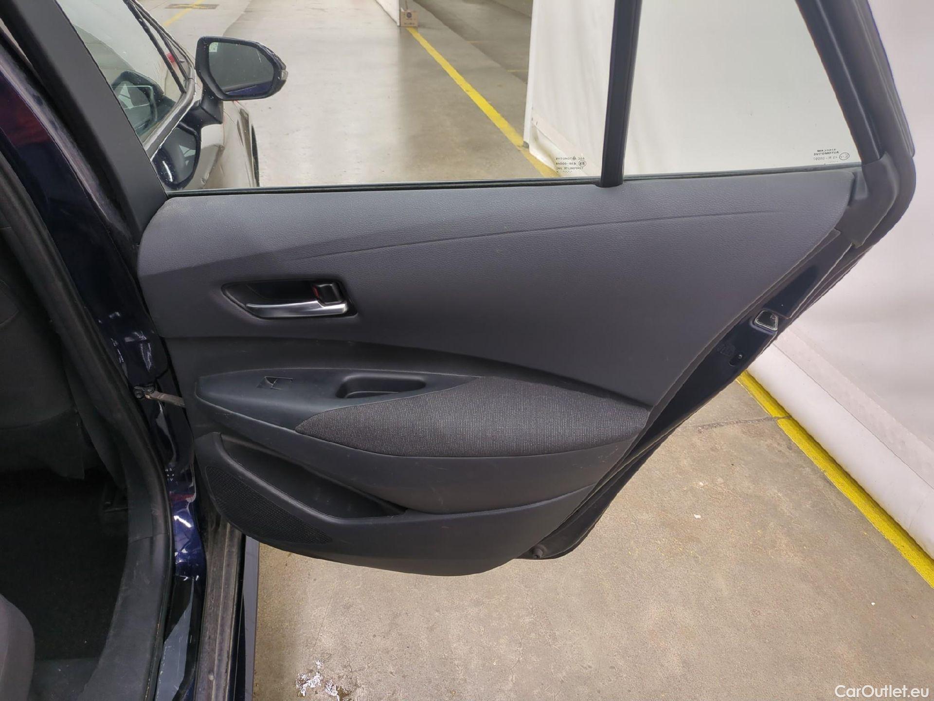  Toyota  Corolla TOYOTA  Touring Sports / 2018 / 5P / Break Hybride 122h Dynamic Business Beyond Zer #40