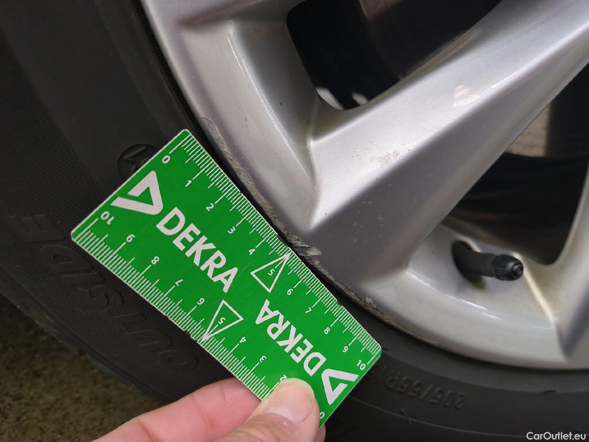  Toyota  Corolla TOYOTA  Touring Sports / 2018 / 5P / Break Hybride 122h Dynamic Business Beyond Zer #8