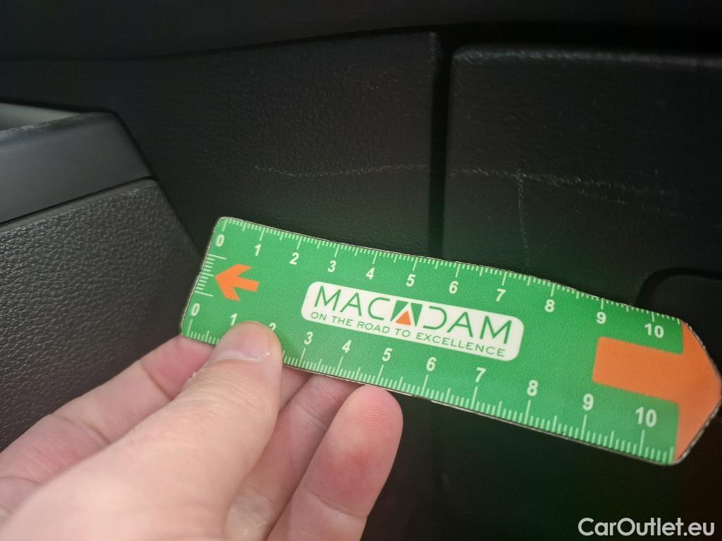  Volkswagen  Golf  VOLKSWAGEN / 2020 / 5P / Berline 2.0 TDI SCR 115 DSG7 Life Busi #8