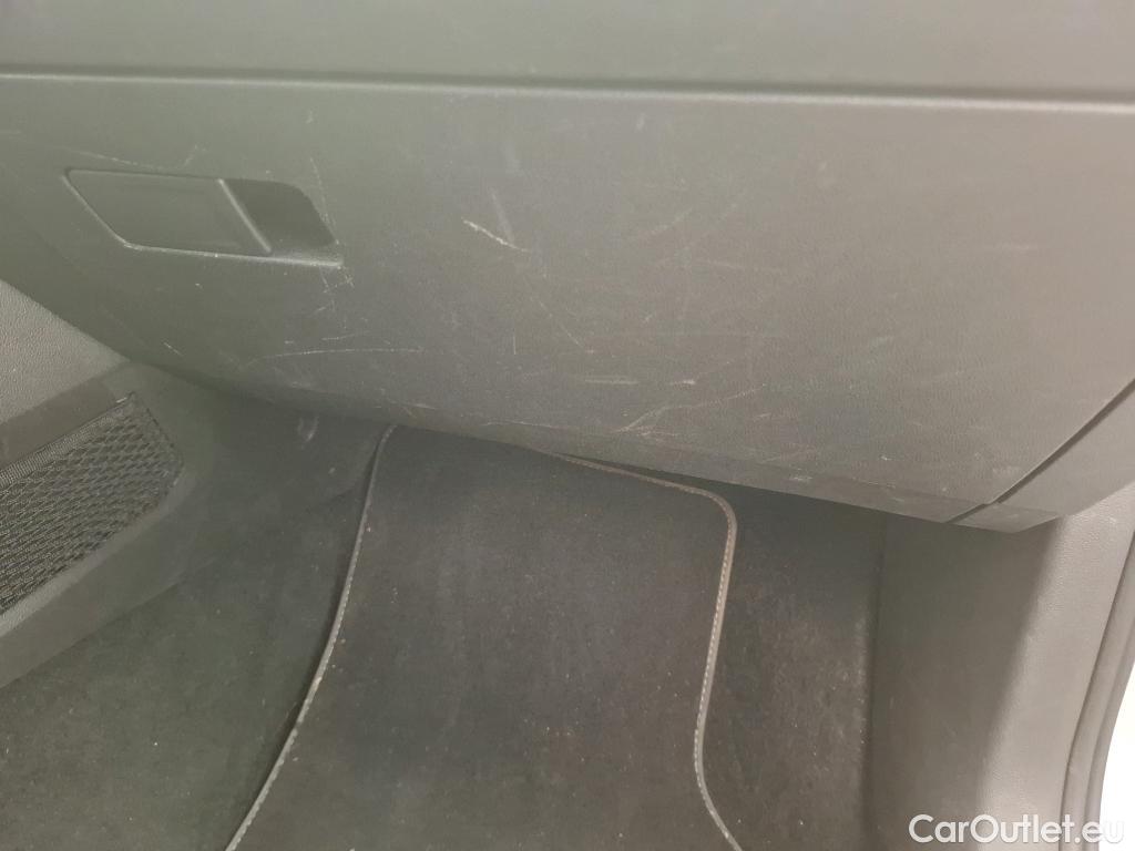  Volkswagen  Golf  VOLKSWAGEN / 2020 / 5P / Berline 2.0 TDI SCR 115 DSG7 Life Busi #4