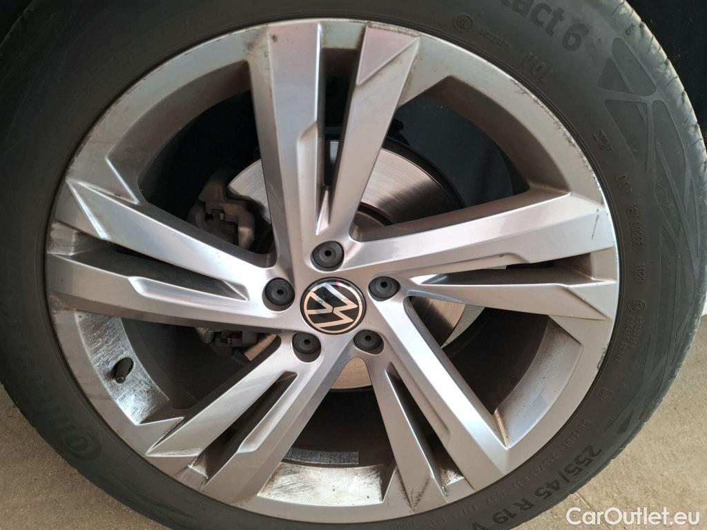  Volkswagen  Tiguan VOLKSWAGEN  / 2020 / 5P / SUV 2.0 TDI 150 DSG7 R-Line #16