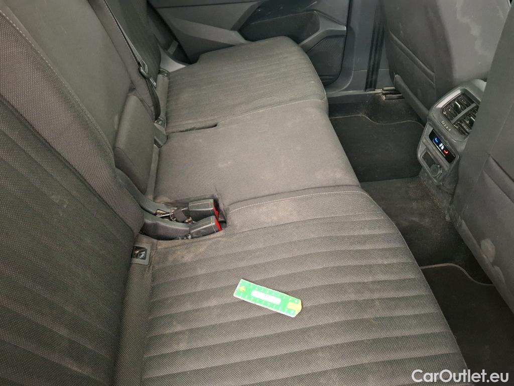  Volkswagen  Tiguan VOLKSWAGEN  Allspace / 2021 / 5P / SUV 2.0 TDI 150 DSG7 Life Business #29