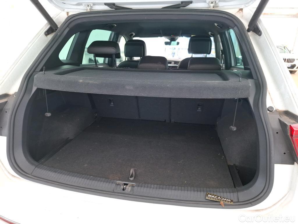  Volkswagen  Tiguan VOLKSWAGEN  / 2020 / 5P / SUV 2.0 TDI 150 DSG7 R-Line #31