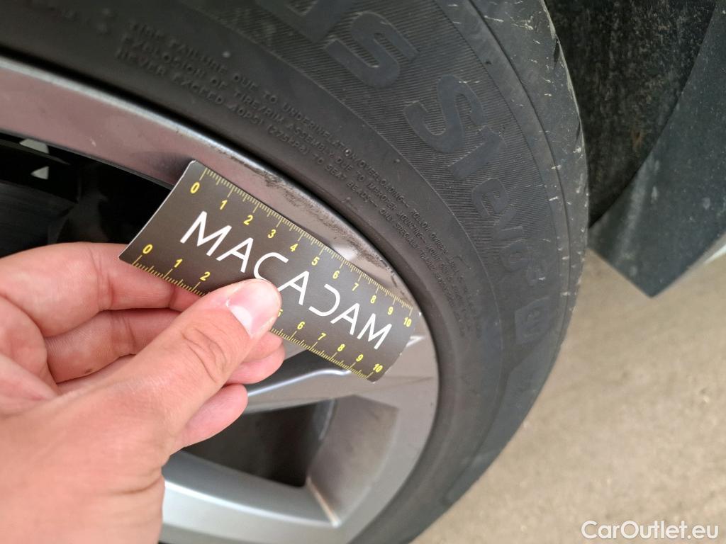  Volkswagen  Tiguan VOLKSWAGEN  / 2020 / 5P / SUV 2.0 TDI 150 DSG7 R-Line #24