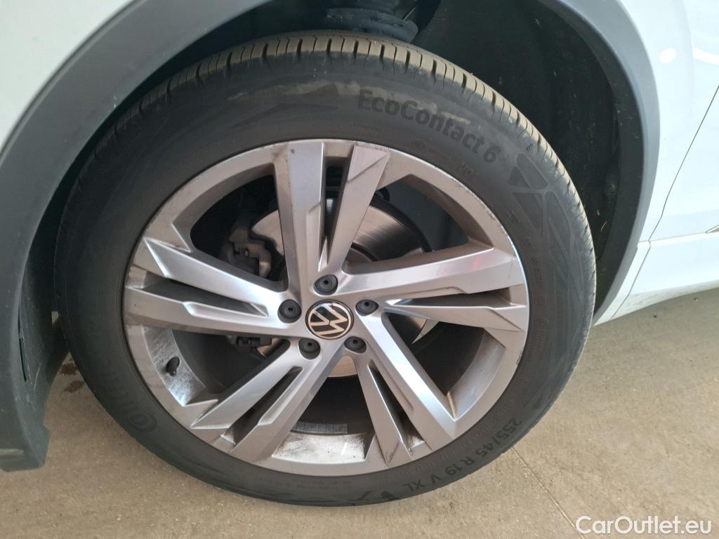  Volkswagen  Tiguan VOLKSWAGEN  / 2020 / 5P / SUV 2.0 TDI 150 DSG7 R-Line #15