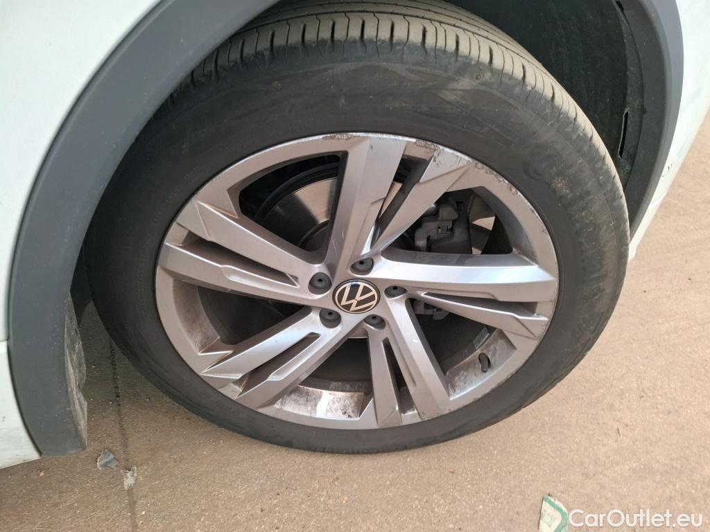  Volkswagen  Tiguan VOLKSWAGEN  / 2020 / 5P / SUV 2.0 TDI 150 DSG7 R-Line #25
