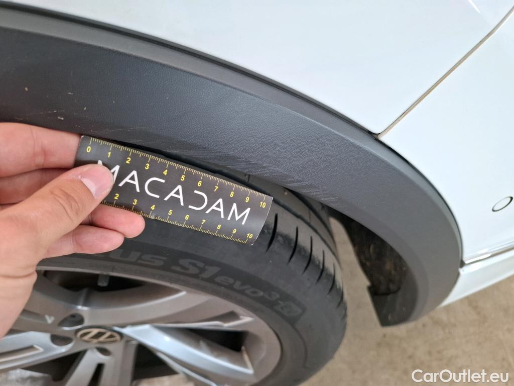  Volkswagen  Tiguan VOLKSWAGEN  / 2020 / 5P / SUV 2.0 TDI 150 DSG7 R-Line #36