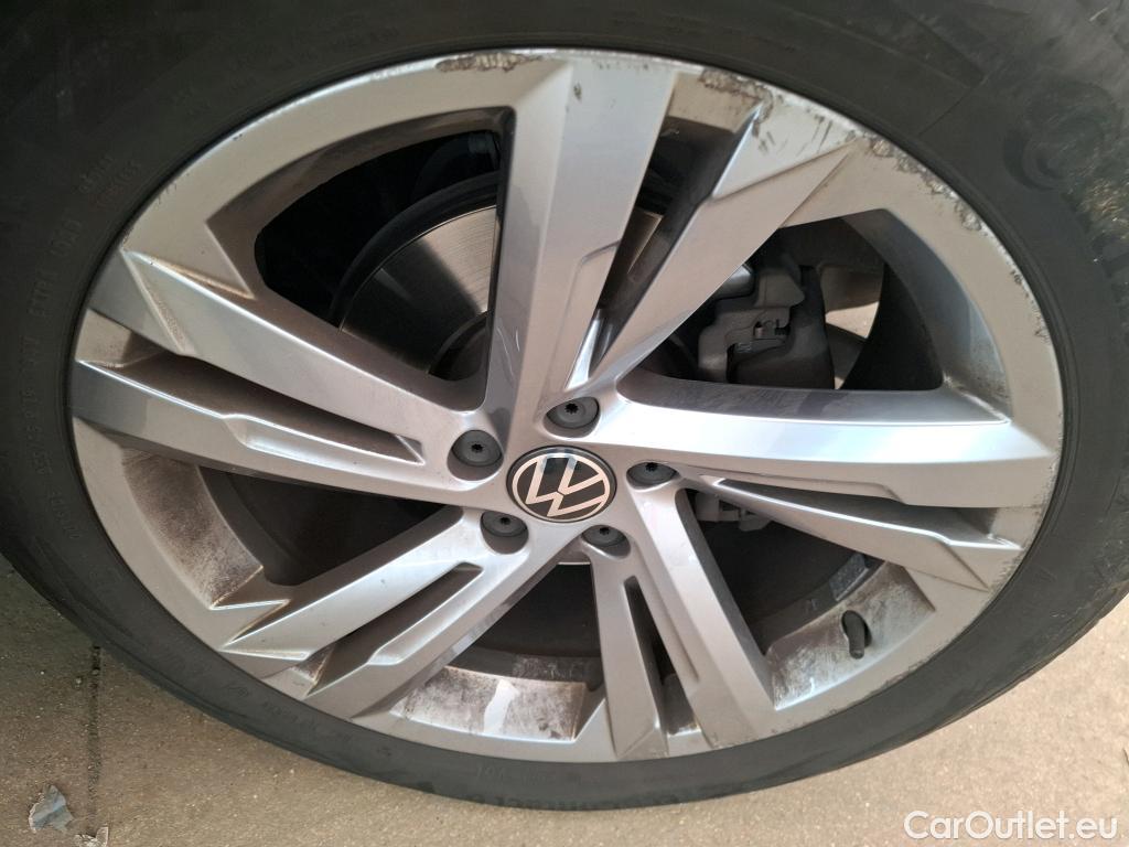  Volkswagen  Tiguan VOLKSWAGEN  / 2020 / 5P / SUV 2.0 TDI 150 DSG7 R-Line #26