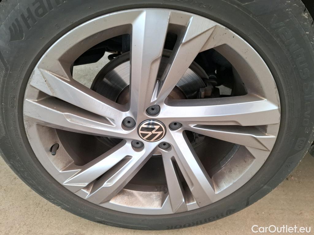  Volkswagen  Tiguan VOLKSWAGEN  / 2020 / 5P / SUV 2.0 TDI 150 DSG7 R-Line #21