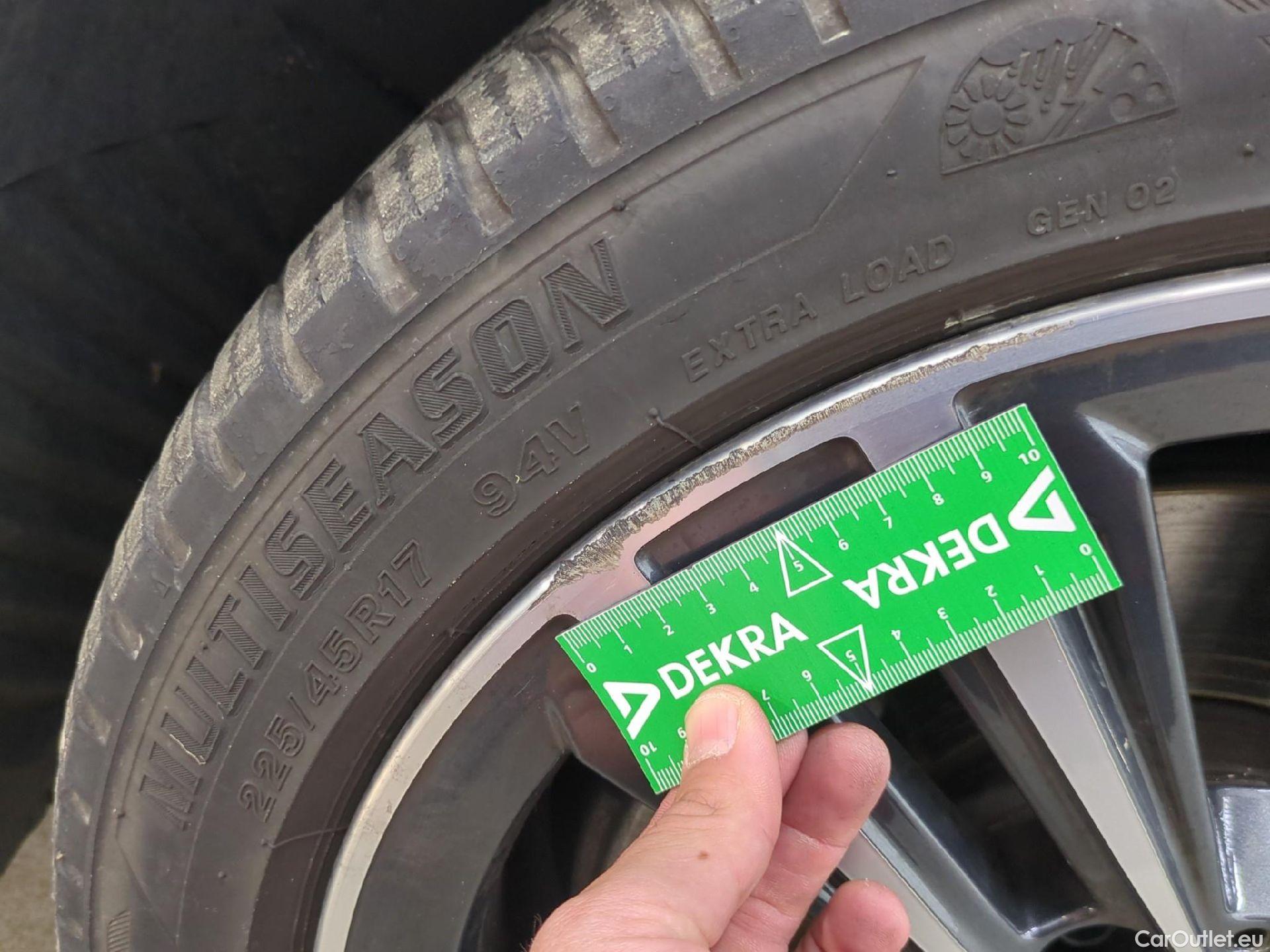  Bmw  Serie 1 Série 1 Berline 116 d Lounge 1.5 115CV BVA7 E6d #16