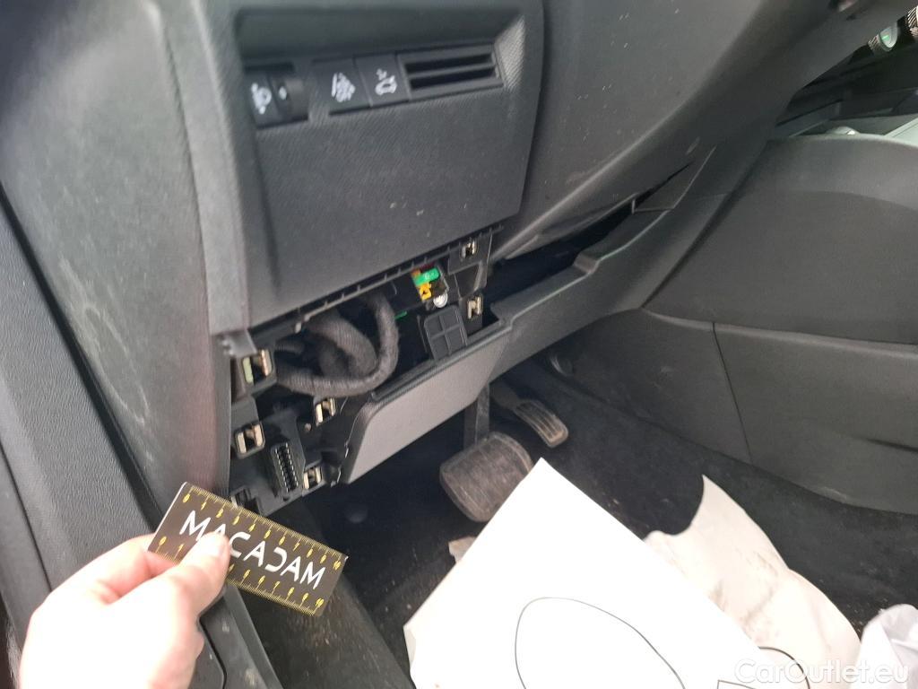  Citroen  C4  X Feel Pack 1.2 PureTech 130CV BVA8 6E #17