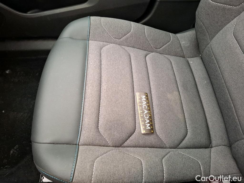  Citroen  C4 CITROEN  X / 2022 / 4P / Berline PureTech 130 S&S EAT8 Feel Pack #33