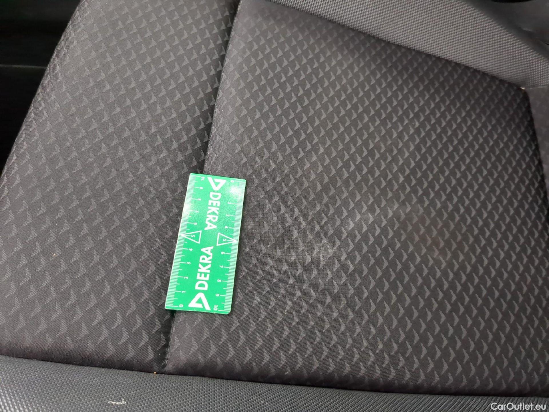  Volkswagen  Golf  VOLKSWAGEN / 2020 / 5P / Berline 1.5 TSI ACT OPF 130 BVM6 Active(SL) #5