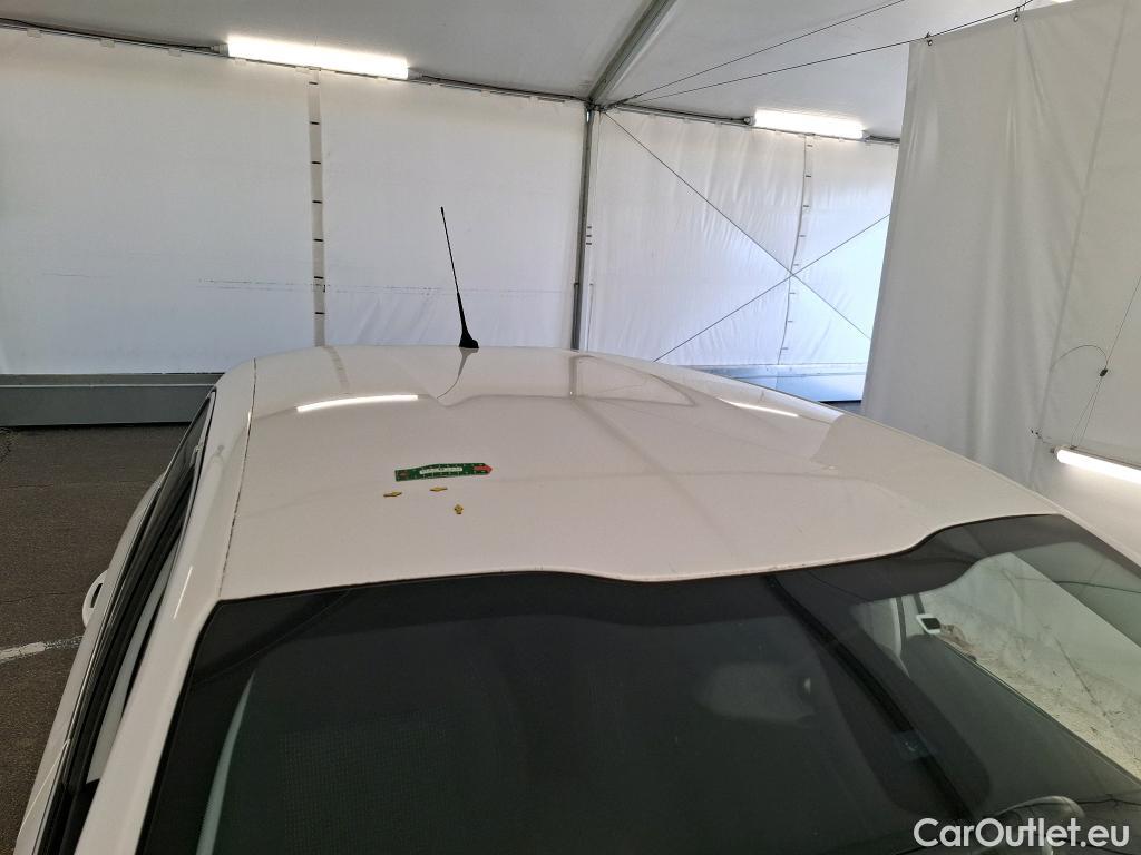  Peugeot  208 PEUGEOT  / 2015 / 5P / Berline &BLUEHDI 100 €6.c S&S ALLURE BUSINESS #31