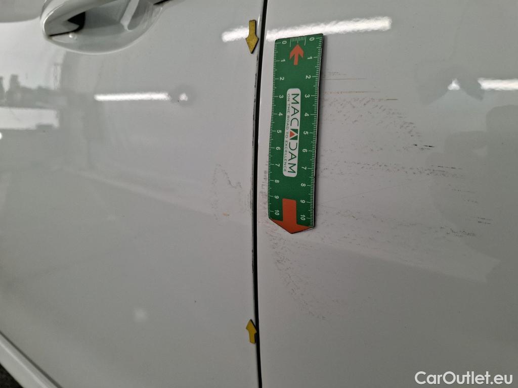  Peugeot  208 PEUGEOT  / 2015 / 5P / Berline &BLUEHDI 100 €6.c S&S ALLURE BUSINESS #39