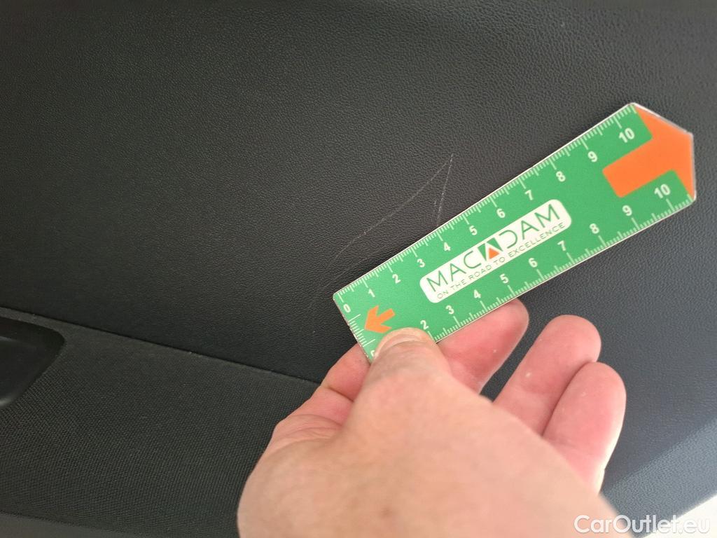  Peugeot  208 PEUGEOT  / 2015 / 5P / Berline &BLUEHDI 100 €6.c S&S ALLURE BUSINESS #30